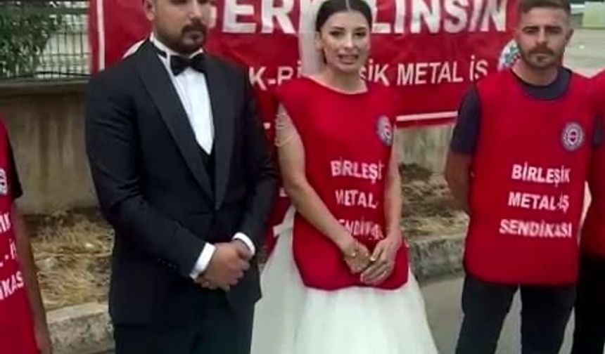 Düğününe saatler kala işten çıkarıldığını öğrendi: Gelinliğiyle fabrika önünde eylem yaptı
