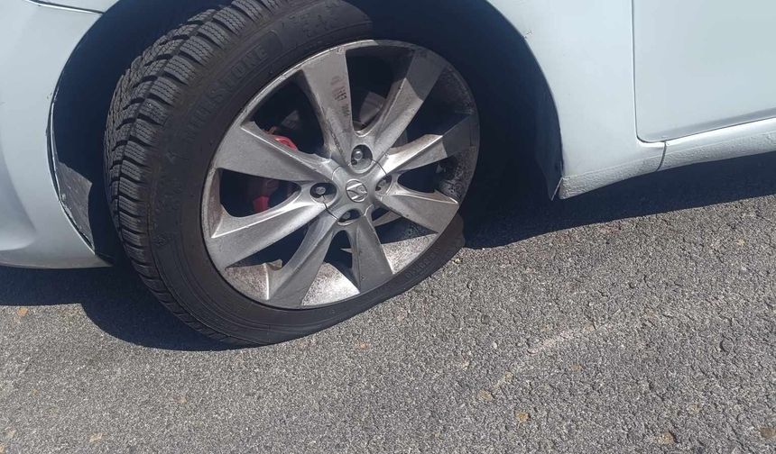 Otomobillerin lastiklerine zarar veren şahıs kameralara yakalandı