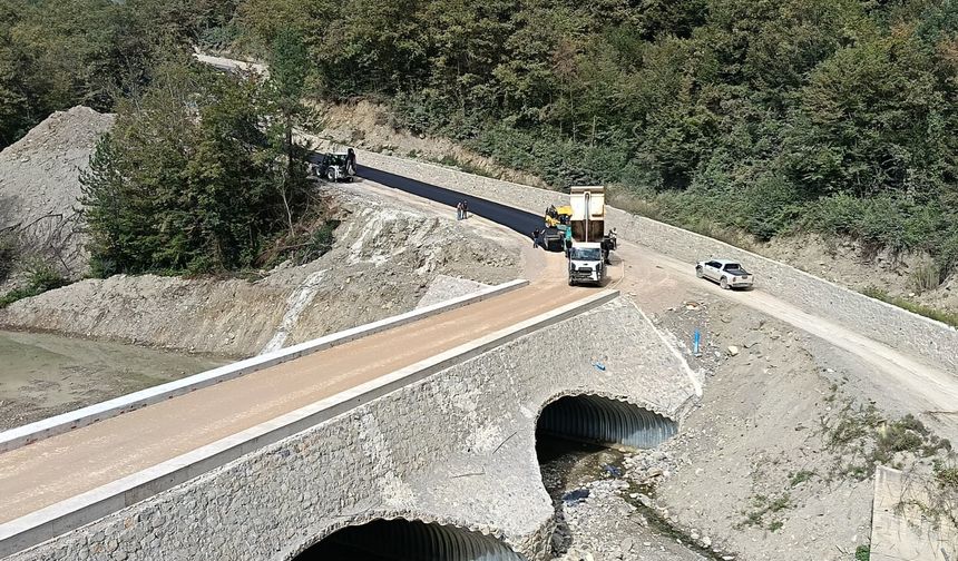 Türkeli’de Oymayaka-Sarmaşık grup yolunda asfaltlama tamamlandı