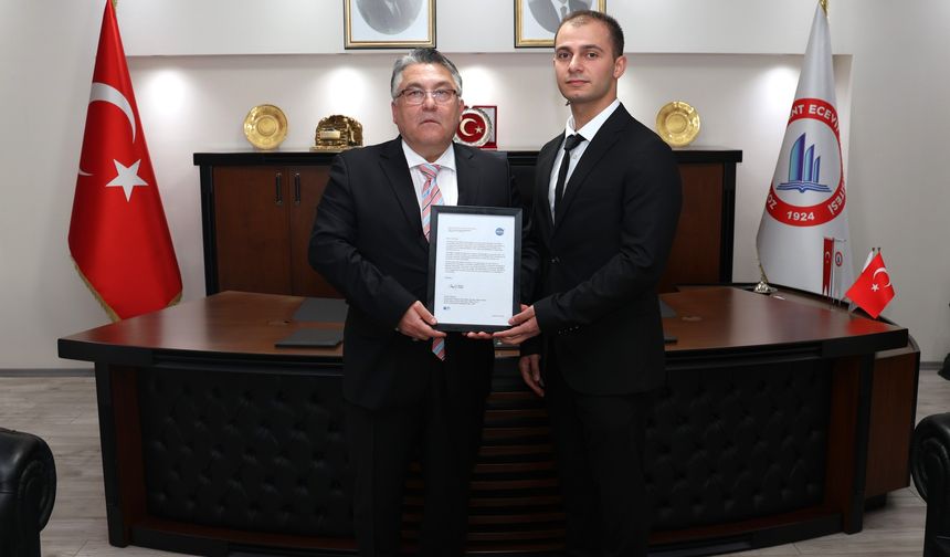 Rektör Özölçer’den NASA’nın Onur Listesi’ne adını yazdıran Yusuf Nas’a tebrik