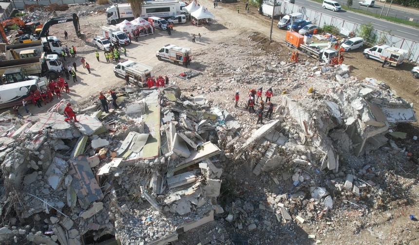 Yalova'da gerçeğini aratmayan deprem tatbikatı