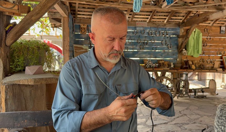Çocukluk hobisini sanata dönüştürdü