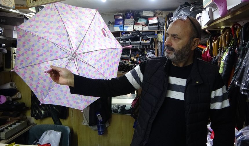 Kocaeli’nin son şemsiye ustası ayakta kalmaya çalışıyor