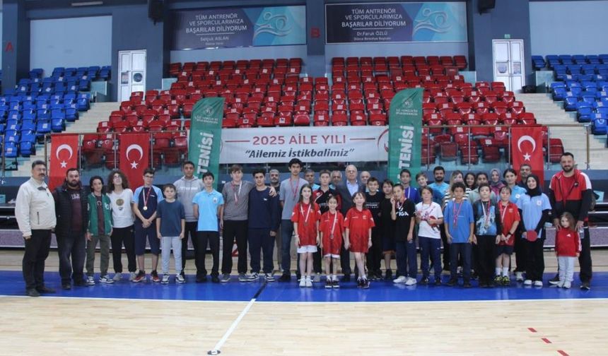 Düzce'de Masa tenisi turnuvasının şampiyonları belli oldu