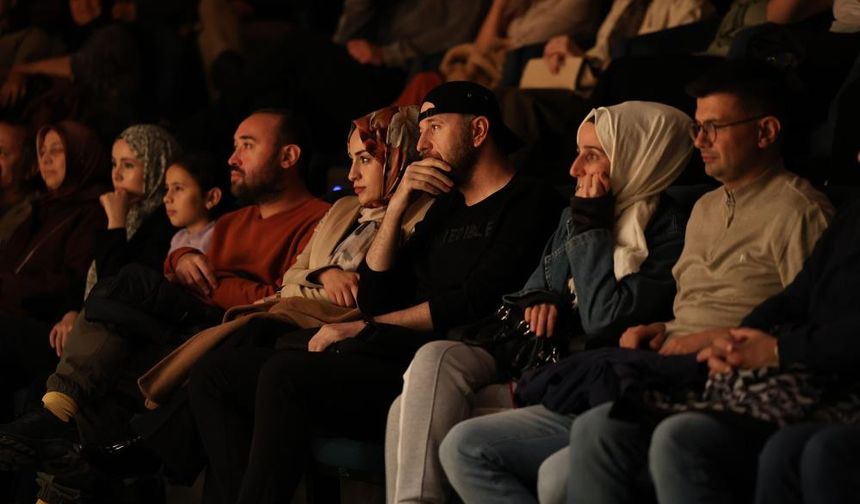 Ekim takvimi "Mükemmel Partner" tiyatrosu ile son buldu