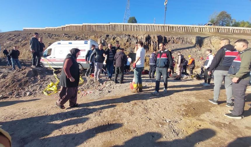 30 metrelik kuyuya düşen işçinin cansız bedenini itfaiye çıkardı