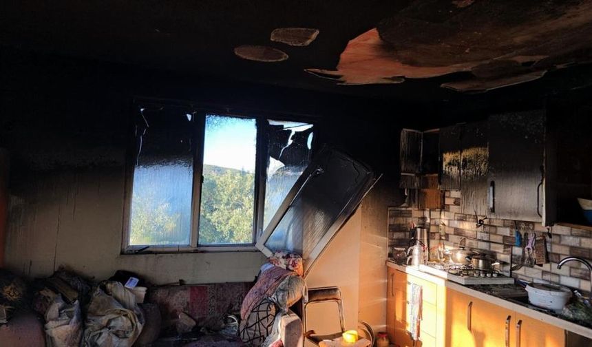 Alevlere teslim olan mutfak küle döndü