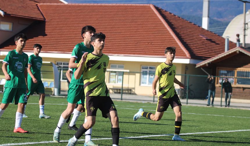 Pes Etmeyen Esrasoysalspor: 0-2’den 3-3’e!