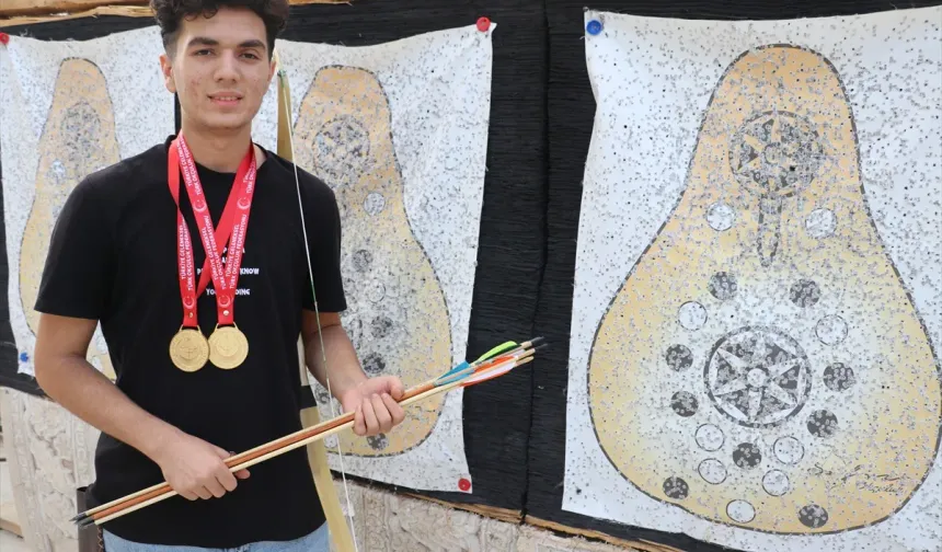 Dizilerden etkilenen Adanalı genç, okçulukta art arda Türkiye rekoru kırdı