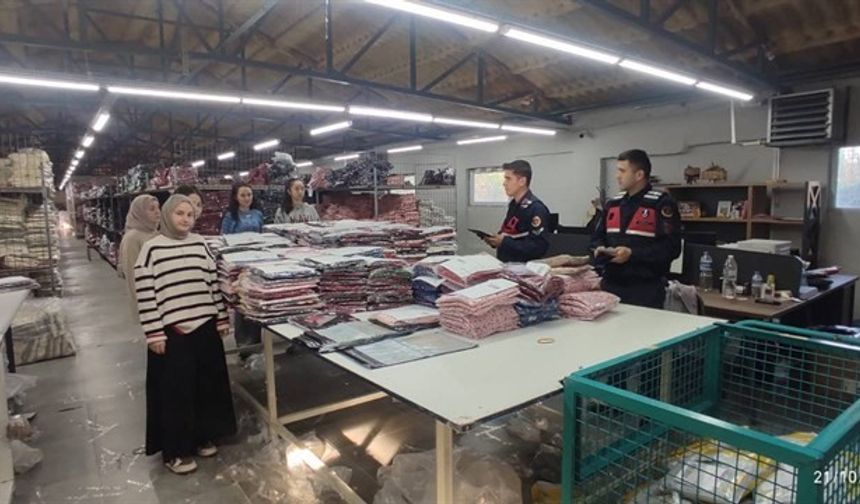 Jandarma'dan kadınlara KADES ile UYUMA anlatıldı