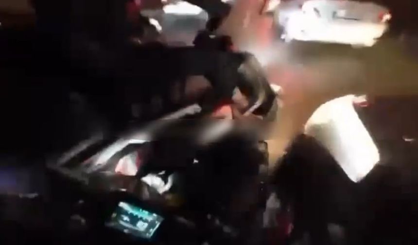 Araçların arasından hızla giden motosikletliye arkasından gelen motosikletli böyle çarptı