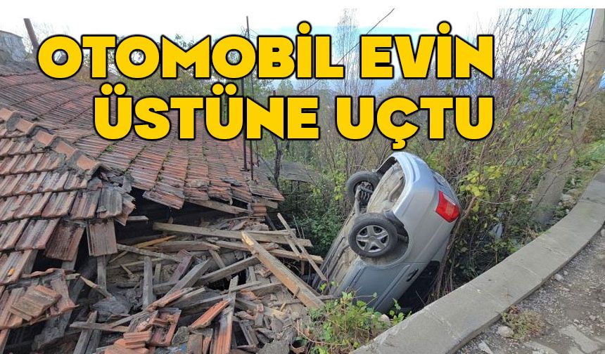 Otomobil evin çatısına uçtu