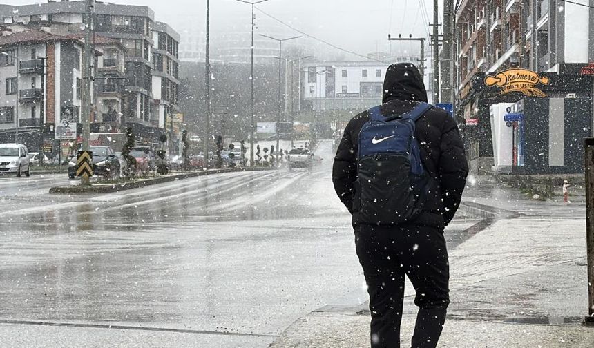Düzce’ye mevsimin ilk karı düştü