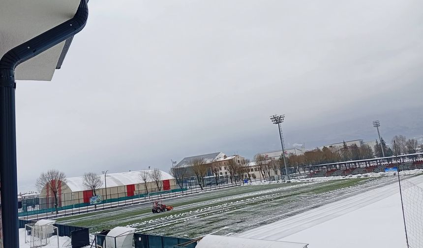 Karacayır Sahaları Hafta İçi Maçlarına Yetiştirildi