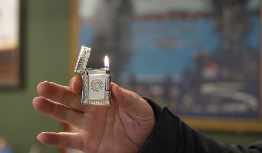 Servet değerindeki çakmaklar görenlerin ilgisini çekiyor