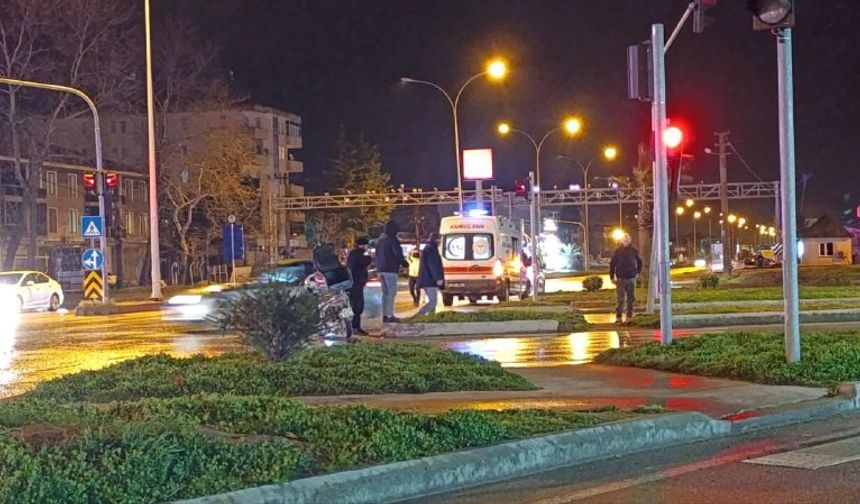 Sakarya'da otomobil ile motosiklet çarpıştı: 2 yaralı