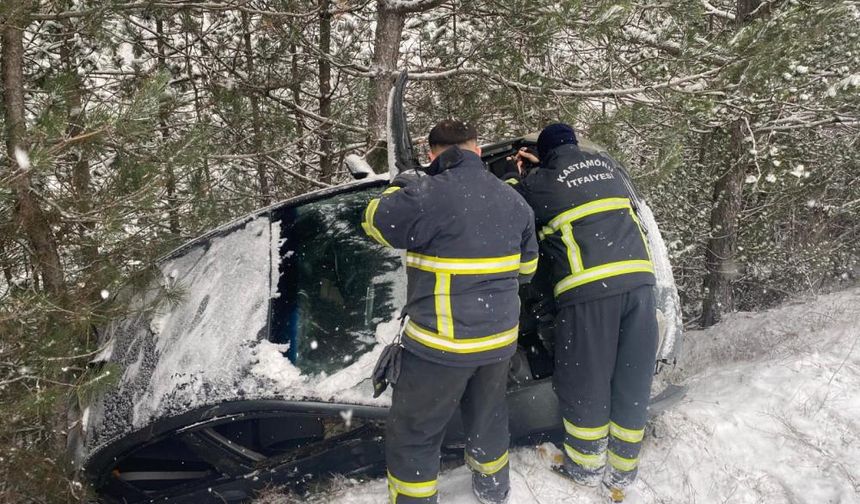 Kastamonu'da otomobil şarampole yuvarlandı: 2 yaralı