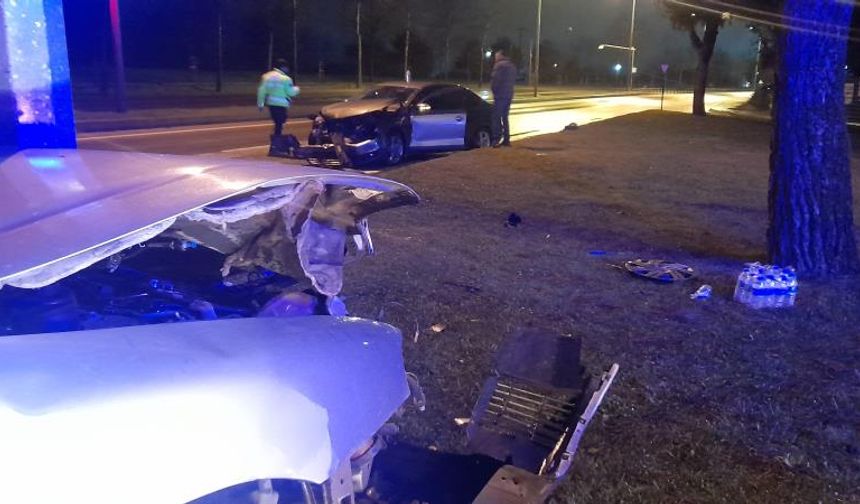 D-650 kara yolunda iki otomobil çarpıştı: 3 yaralı