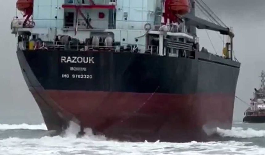 Sarıyer'de karaya oturan gemi kurtarıldı