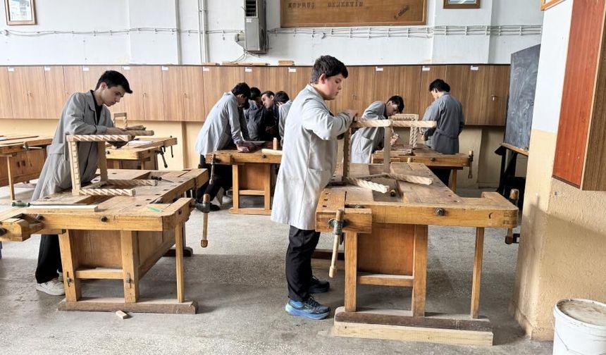 Meslek lisesi öğrencilerinin el emeği ürünleri döner sermayeye kazandırılacak