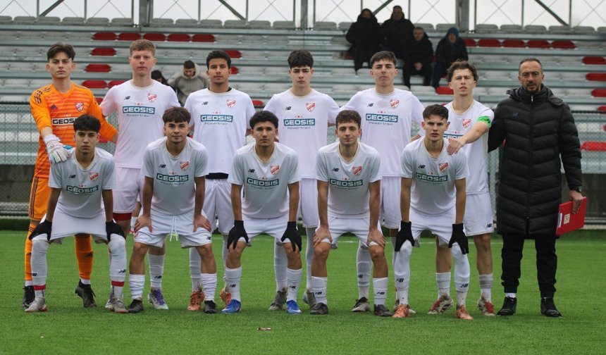 Namağlup Lider Yoluna Emin Adımlarla Devam Ediyor