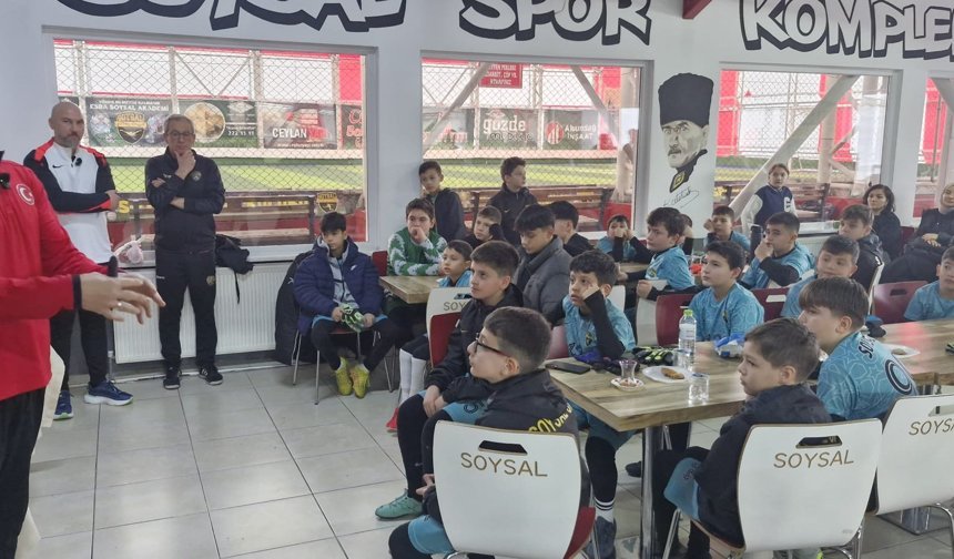 Alper Boğuşlu Soysal Akademisi’nde Geleceğin Kalecileriyle Buluştu