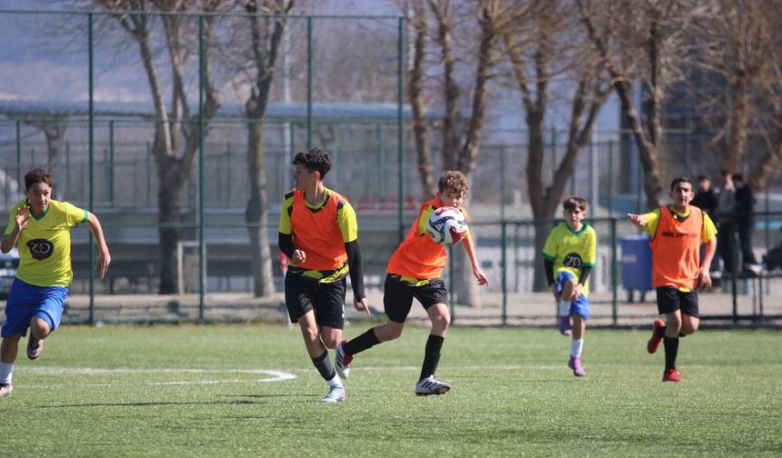 Bolu’da Okul Sporları Futbol Yıldızları Müsabakaları Başladı