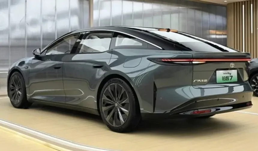Tesla Model S rakibi Toyota bZ7 Çin'de satışa çıktı