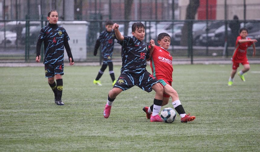 U12 B Grubu’nda Gol Düellosu! Esra Soysalspor Zirveyi Bırakmadı