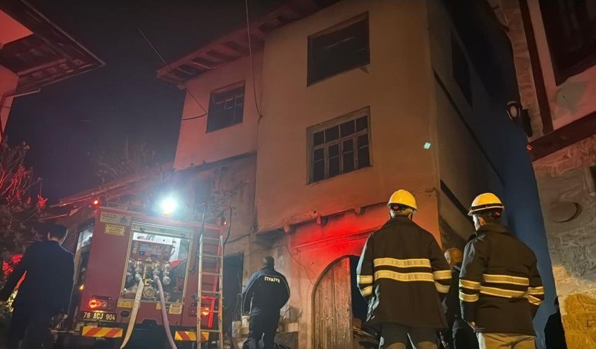 Safranbolu'da 2 katlı müstakil evde yangın paniği