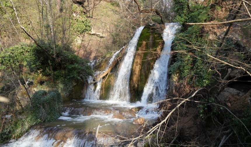 Koruma altına alınan şelale güzelliğiyle mest ediyor