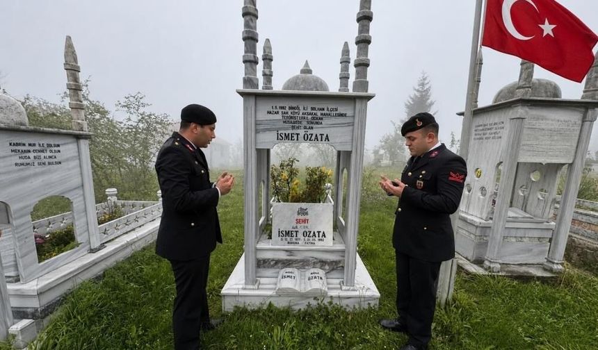 Jandarma şehit Özata kabri başında anıldı