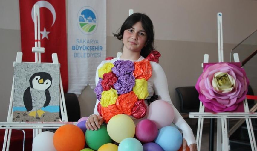 Minik öğrenciler, atıkları kıyafete ve sanat eserine dönüştürüp sergiledi
