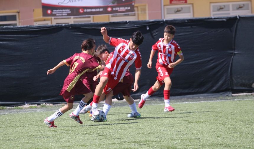 Bolu Futbolu Yeni Bir Yetenek Kazanıyor:  Cevat Yıldızını Parlatıyor! 45 Golle Geleceğe Göz Kırptı