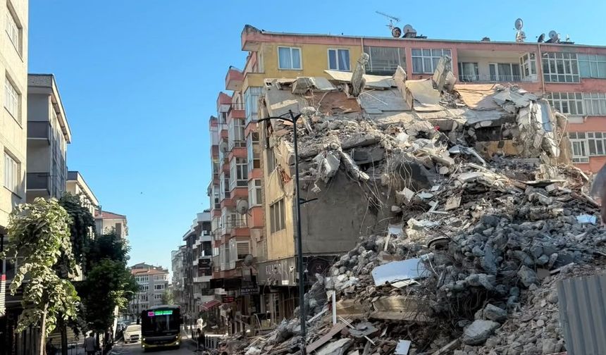 Avcılar'da izinsiz sokak kapatan inşaat firmalarına ceza