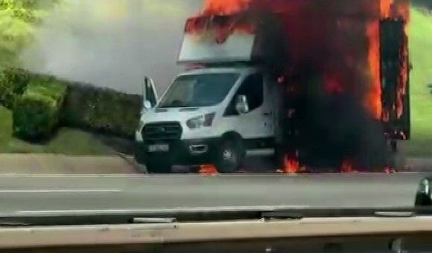 Beykoz’da kamyonet alev alev yandı