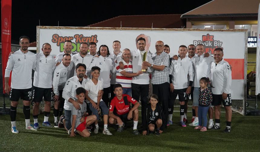 İzzet Baysal Adına Yakışan Final! Emek Verenler Plaketlerle Onurlandırıldı
