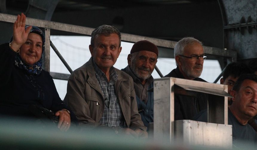 Maç Günü Köyde Duramıyor! İsmail Amca Pelitçik’in Peşinde